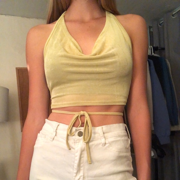 ⭐️This top can be worn in so many different ways⭐️ - Picture 2 of 3